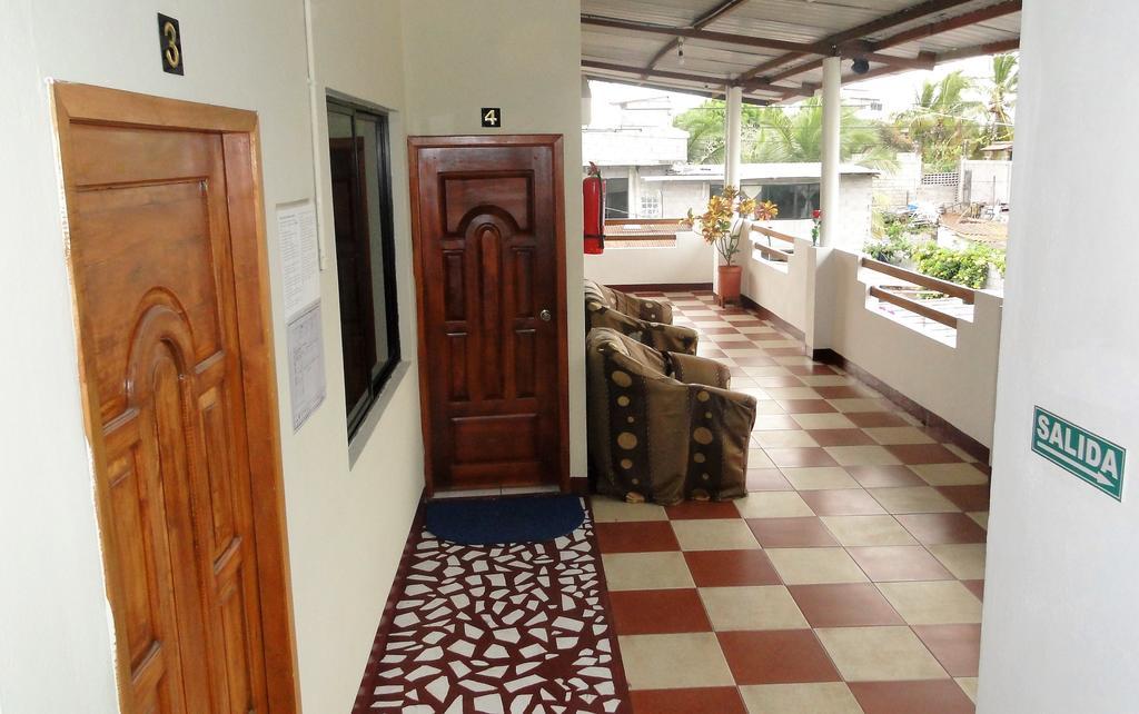 Hostal Arena Negra Puerto Ayora  Dış mekan fotoğraf